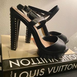 Meow with the Vince heels!!